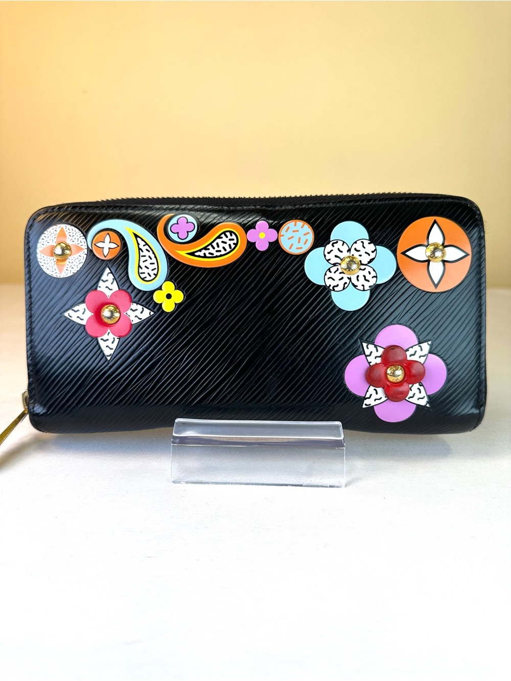 Louis Vuitton Black Epi Leather Flower Zippy Wallet Rare Collectible 2017